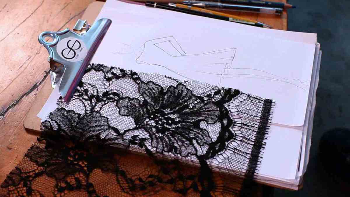 How to draw a lace on sale dress