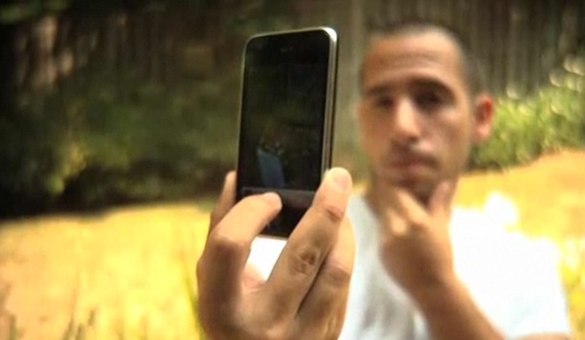 How to Send Pictures to Facebook from a Cellphone Howcast