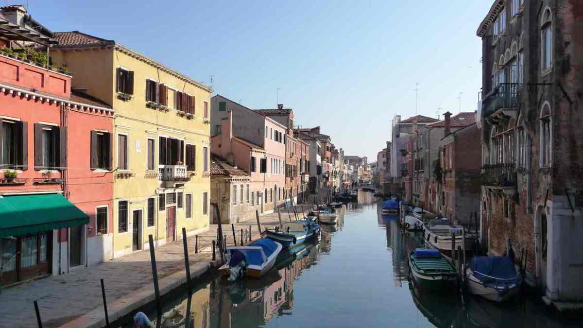 Top 7 Neighborhoods to Visit in Venice Howcast