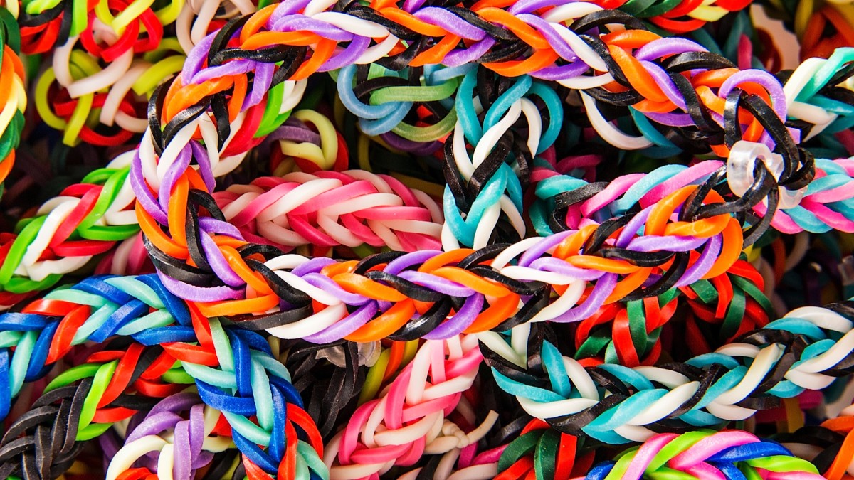 How to Make Rainbow Loom Bracelets - Howcast