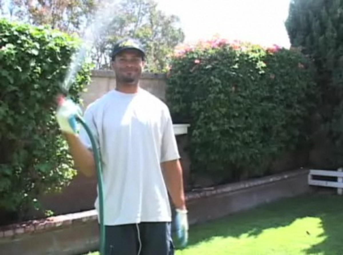 How to Spread Garden Fertilizer Howcast