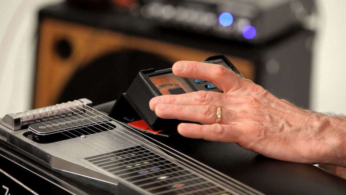 How to Use an Electric Tuner Howcast