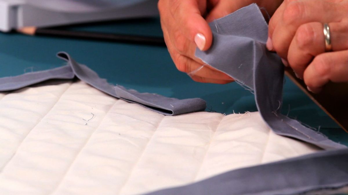 How to Finish a Continuous Binding Strip on a Quilt Howcast