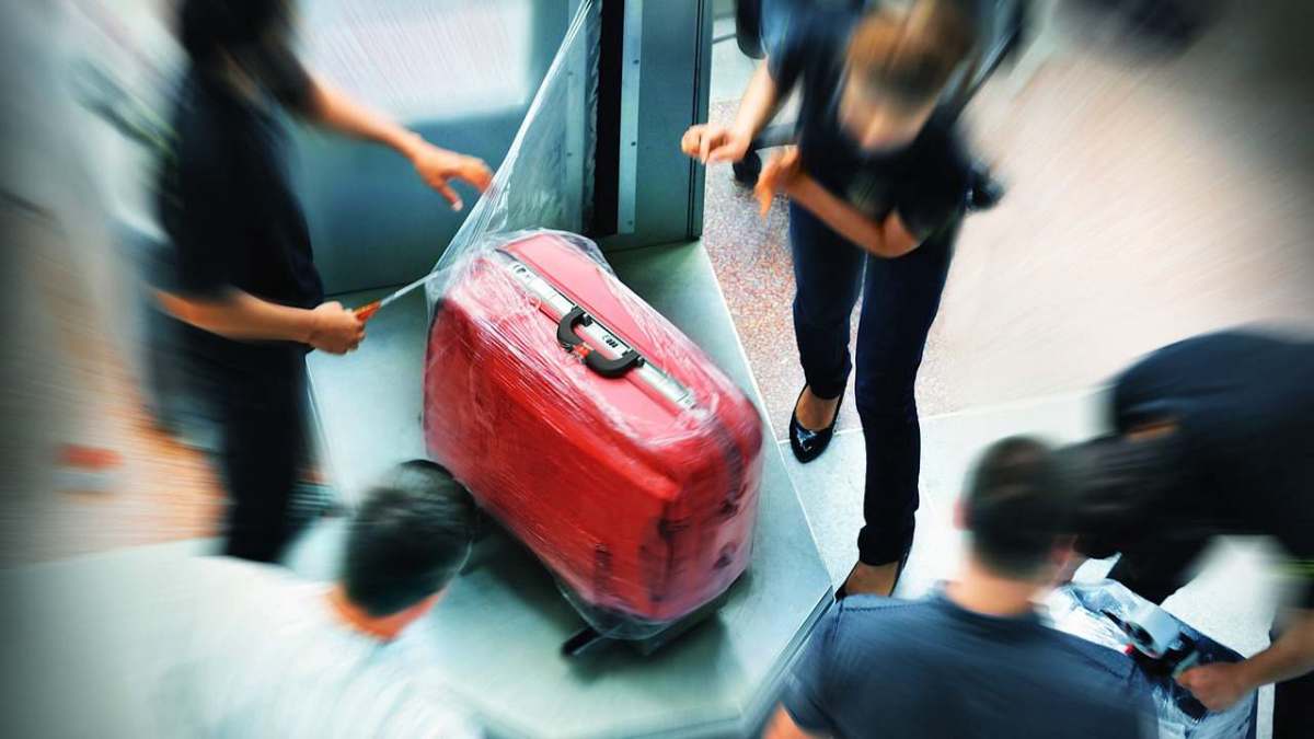 7 Tips on Getting thru Airport Security Fast with Children Howcast