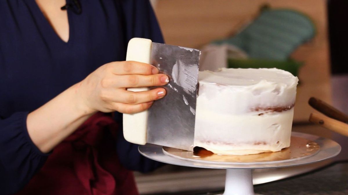 How to Do a Crumb Coat for Your Cake Howcast