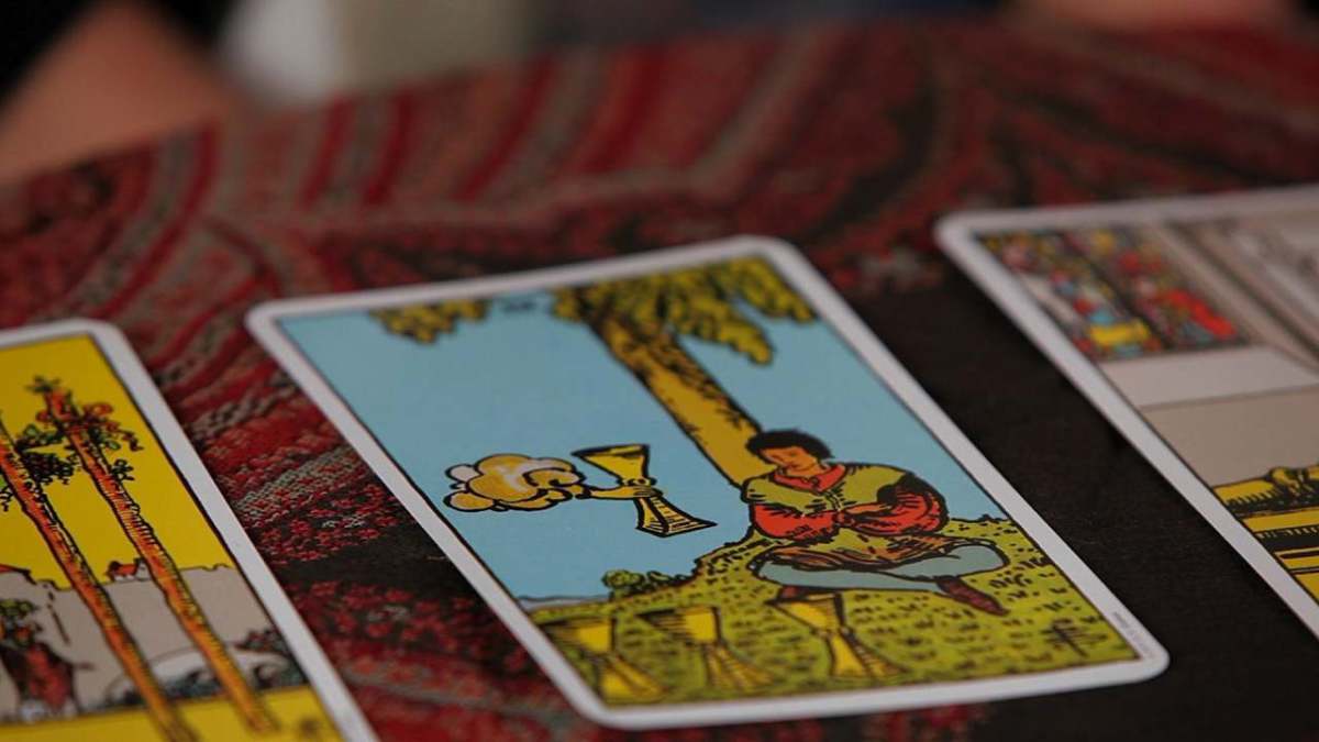 How to Read the Fours Tarot Cards - Howcast