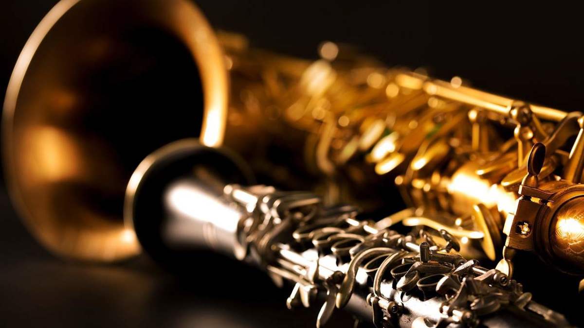 How to Play B Major Scale & G Sharp Minor on the Sax Howcast