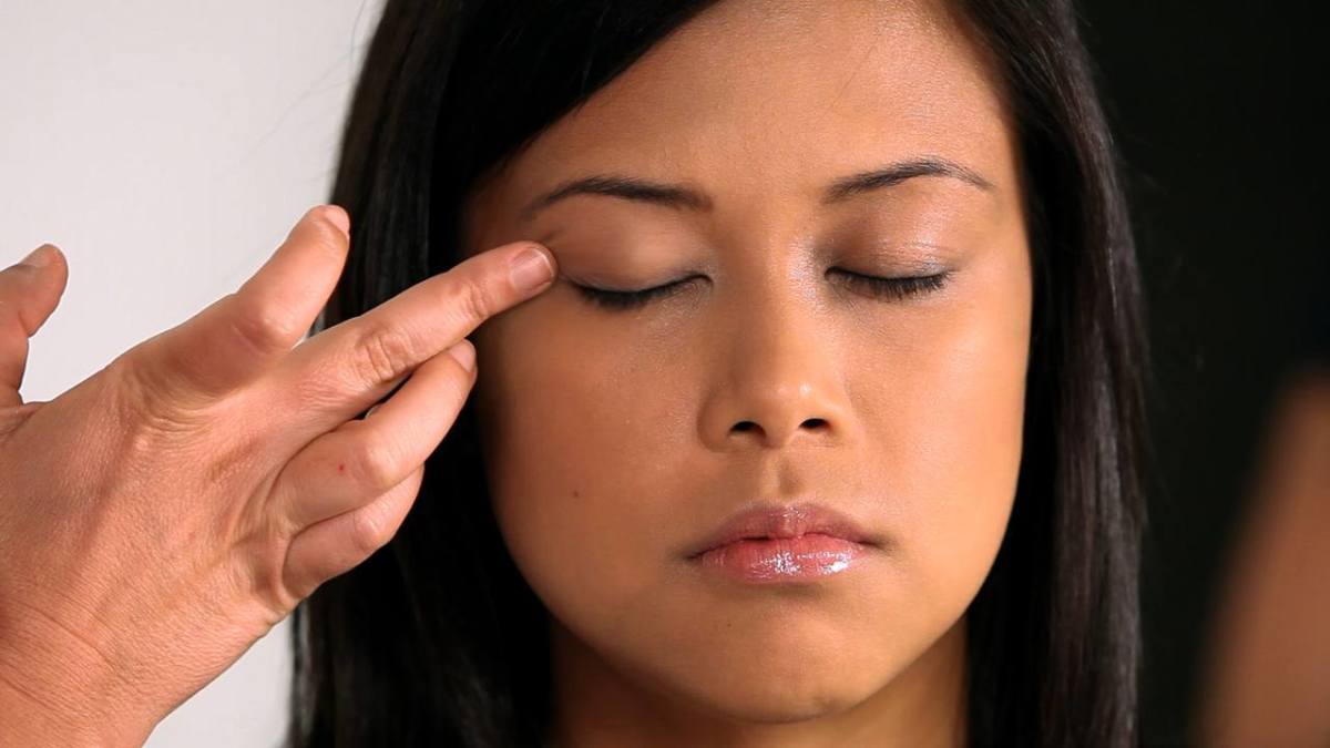 how-to-use-eye-primer-for-asians-howcast