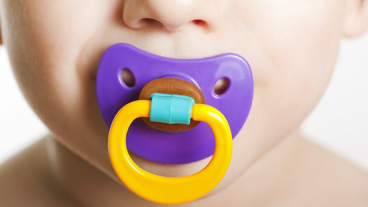 8 Pacifier Do's & Don'ts Howcast