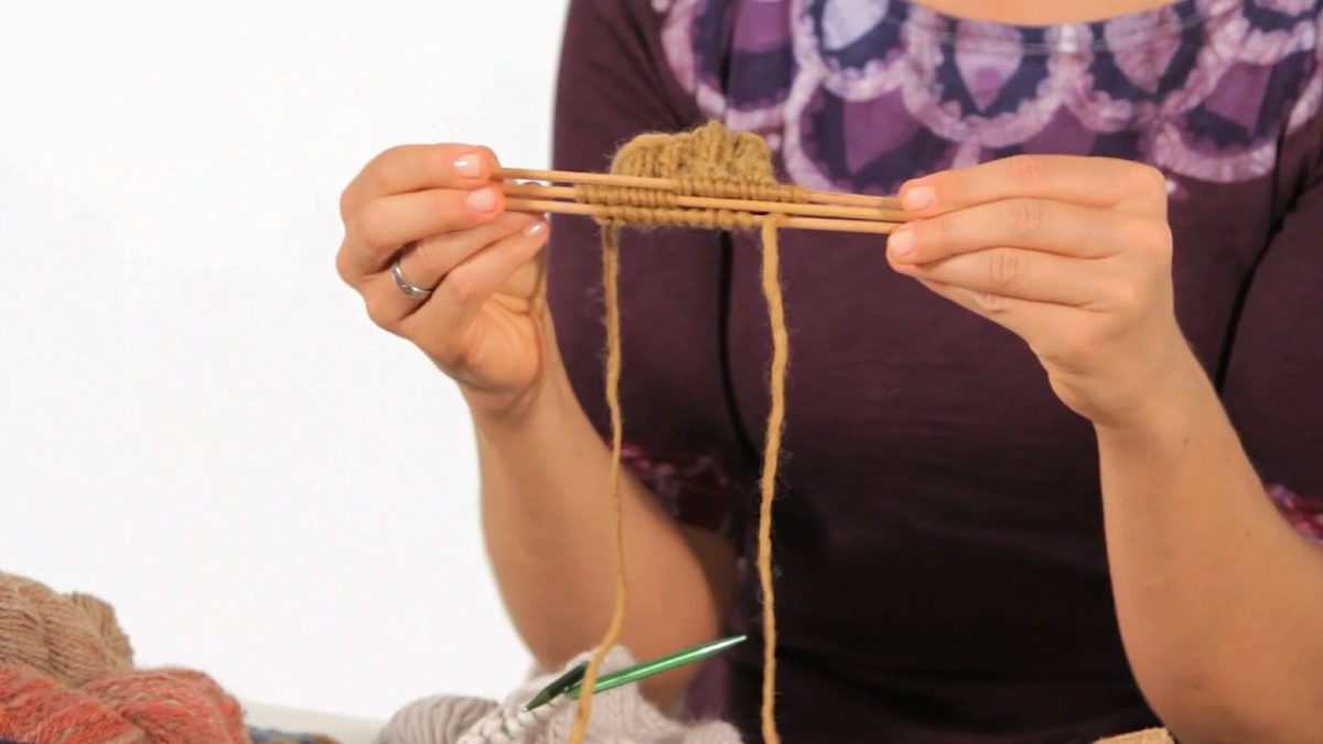 Circular Needles vs. DoublePointed Needles Howcast