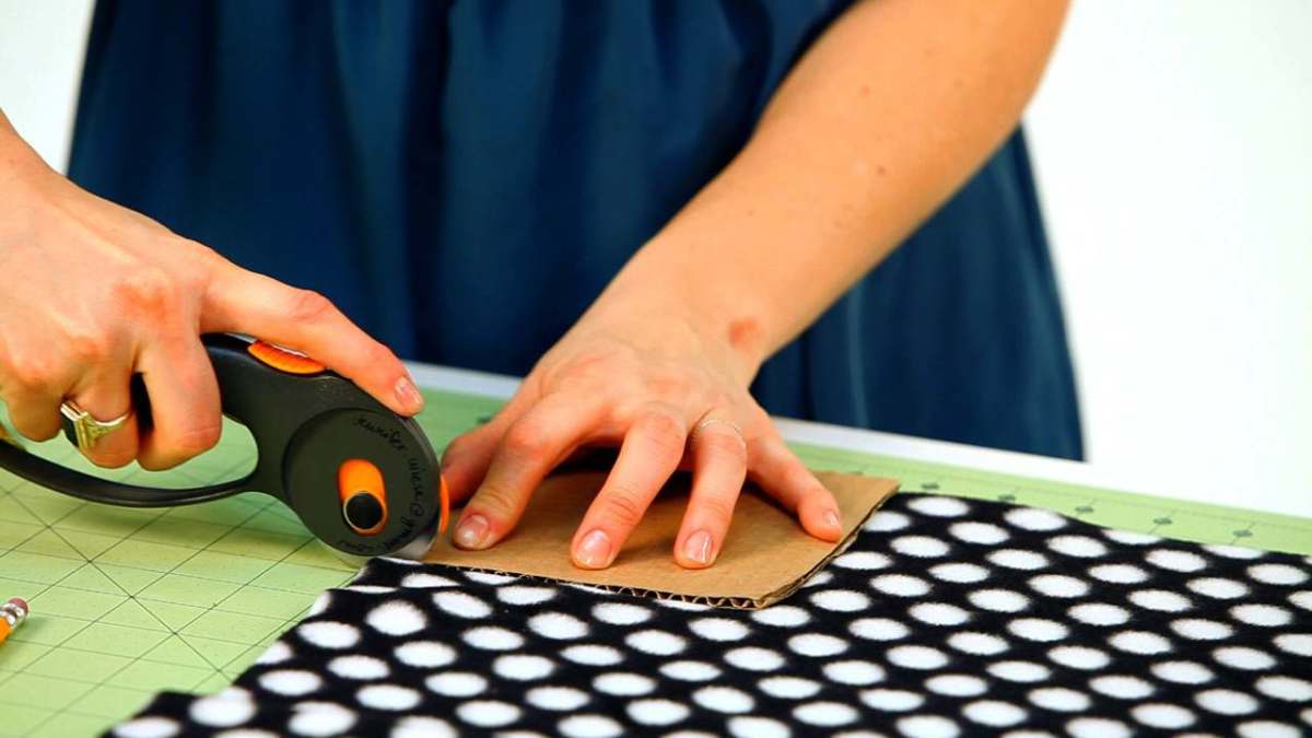 How to Cut Corners for Easy NoSew Fleece Blanket Howcast