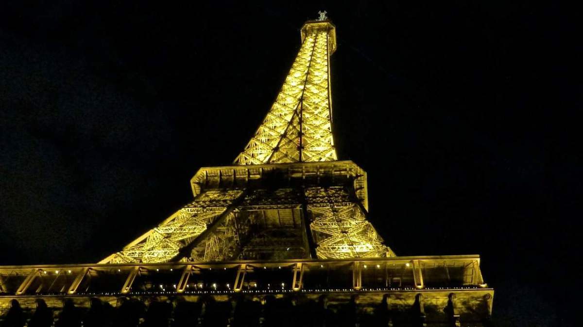 Visiting Paris' Eiffel Tower - Howcast