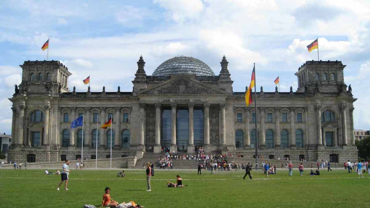 Visiting The Tiergarten In Berlin Howcast visiting-the-tiergarten-in-berlin-howcast