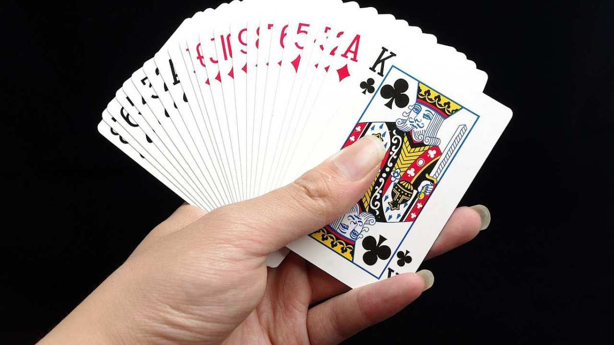 How to Fan Cards for Magic Tricks aka Card Flourishes -