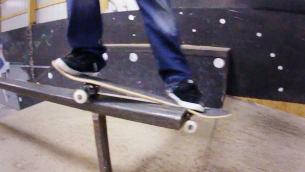 How to Do a Smith Grind on a Skateboard Howcast