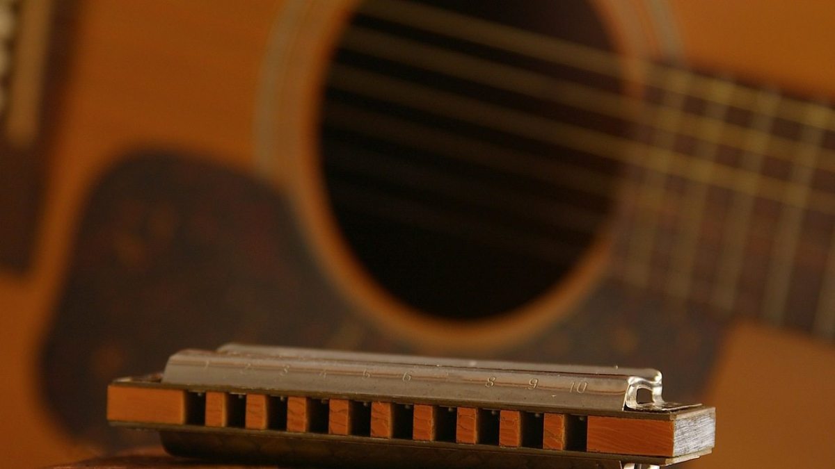 How to Play Harmonica in the Key of A Howcast
