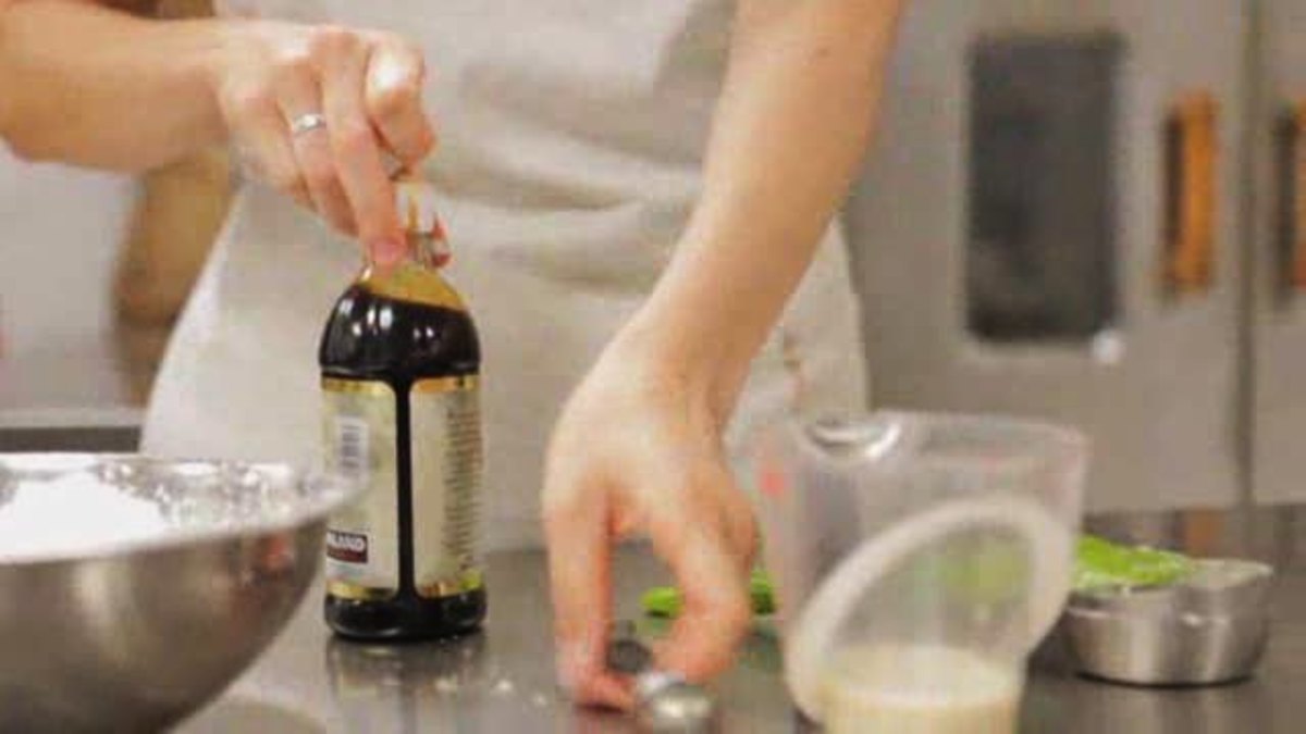 How to Frost Vegan Cupcakes - Howcast