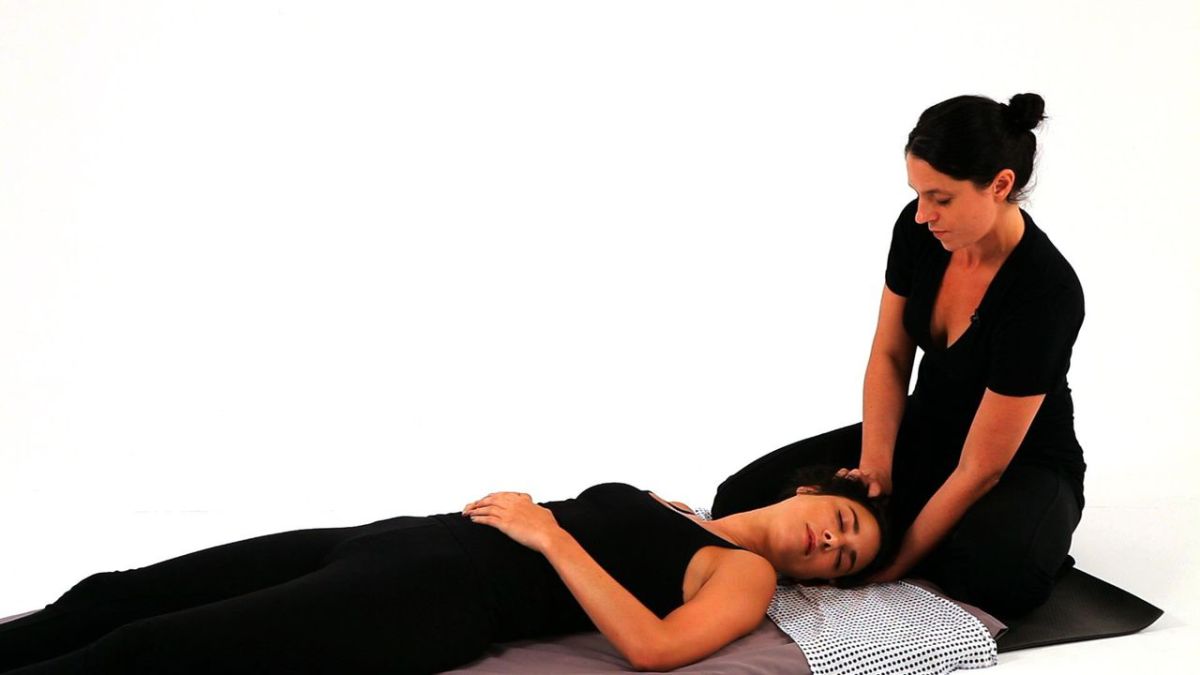 Massage how. Буддийский массаж при грыже. Поднятия скальпа массаж.