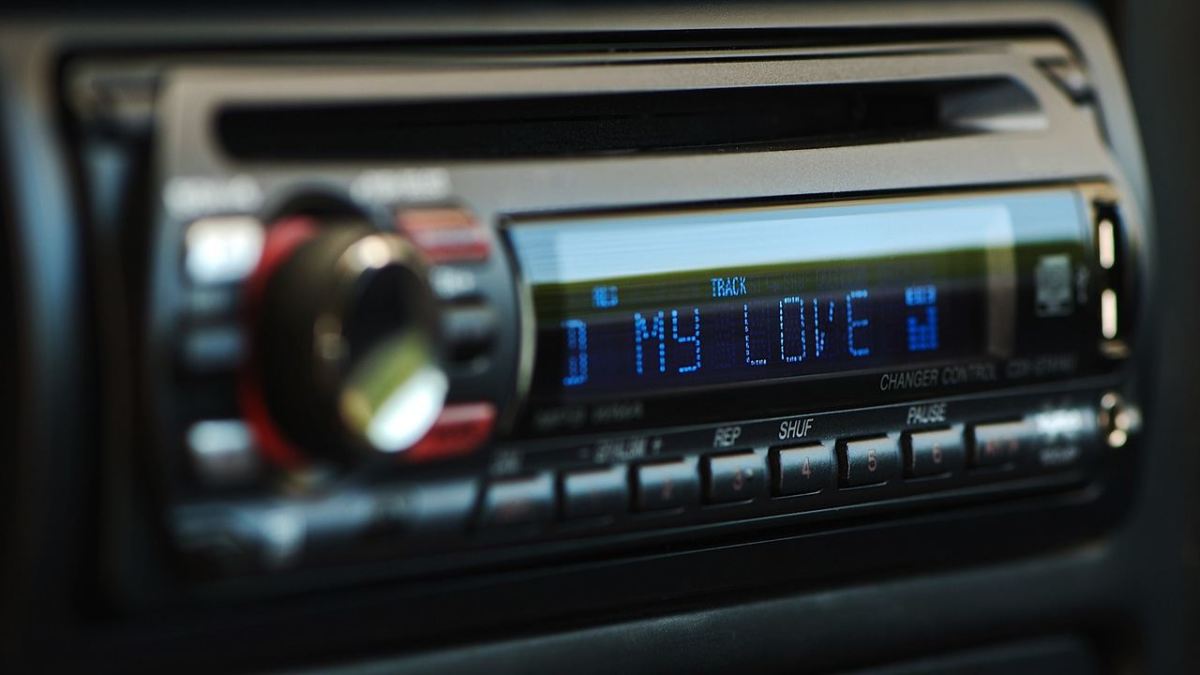 Best Car Stereos for Portable Digital Audio Players Howcast