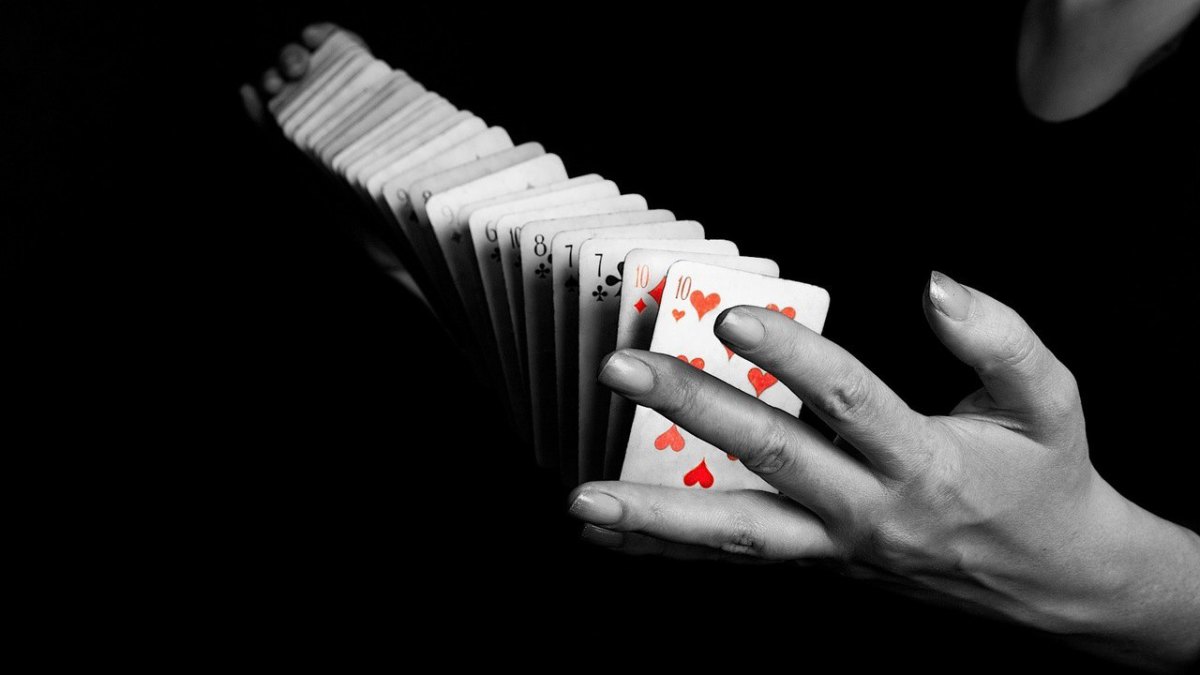 How to Spring Cards for Card Tricks Howcast