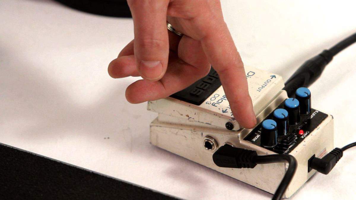 How to Create the "Edge" Sound with a Guitar Delay Pedal Howcast