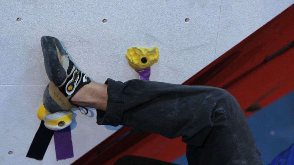 How to Use Heel & Toe Hooks for Indoor Climbing Howcast