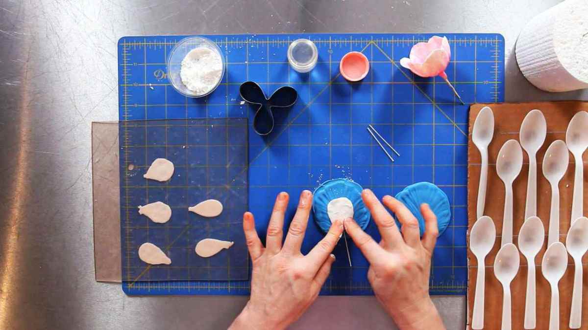 How to Make Tulip Sugar Paste Flower Petals Howcast