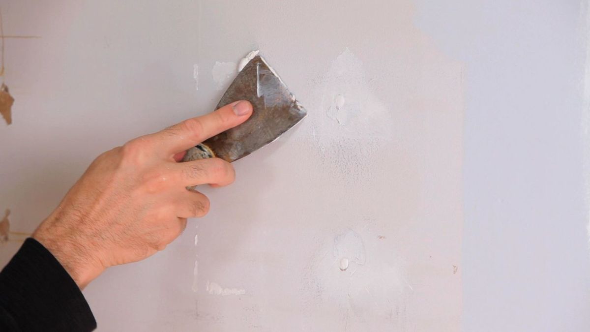 How to Cover Up Nail Holes in Walls with a Patch and Paint - wide 7