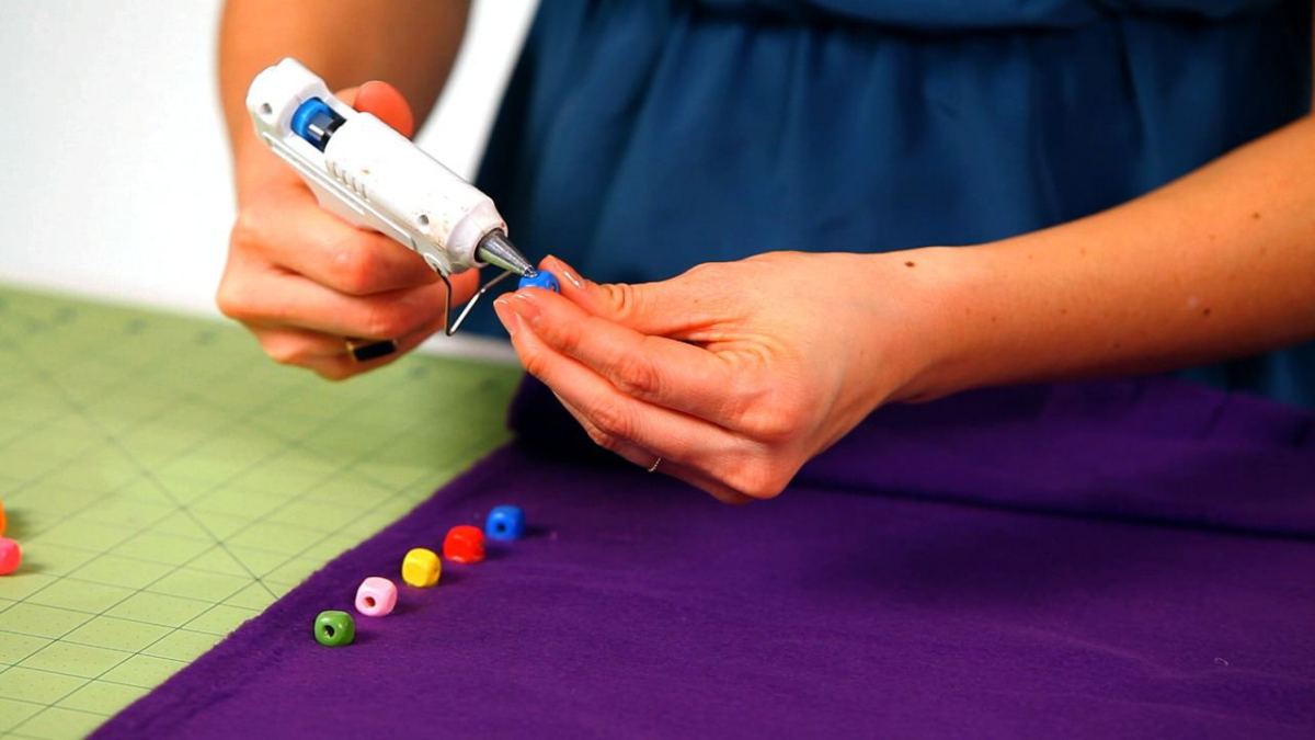 How to Add Embellishments to a NoSew Fleece & Ribbon Cape Howcast