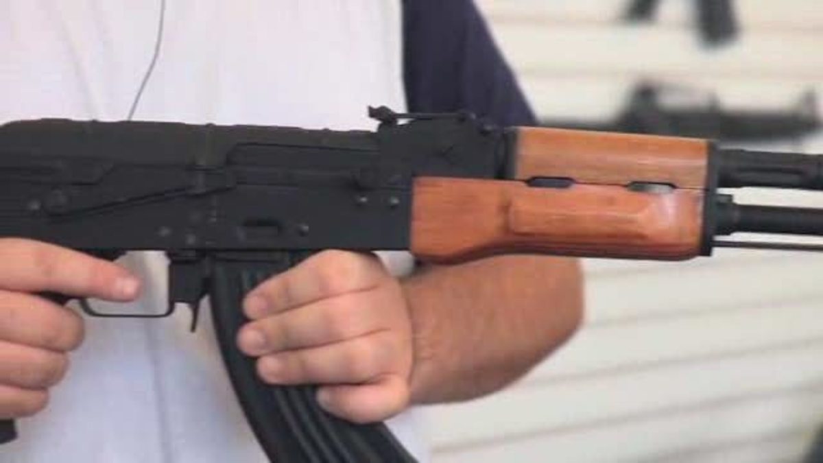 How to Pick an Airsoft Gun Howcast