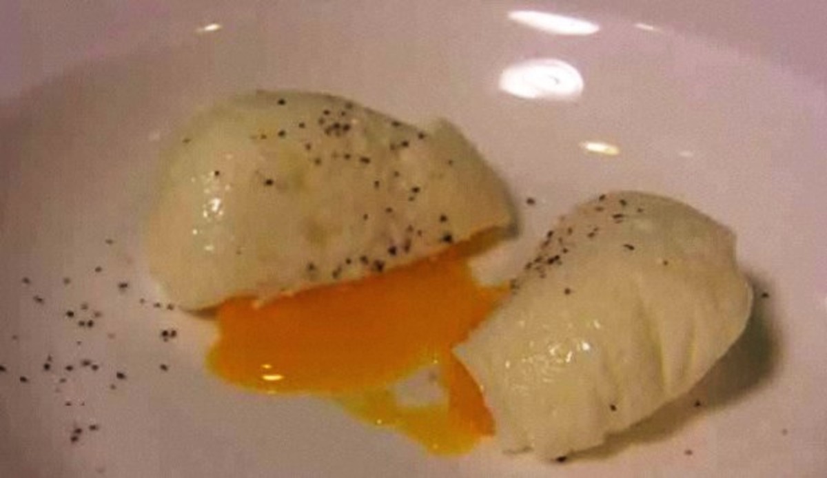 How to Poach Eggs with Plastic Wrap Howcast
