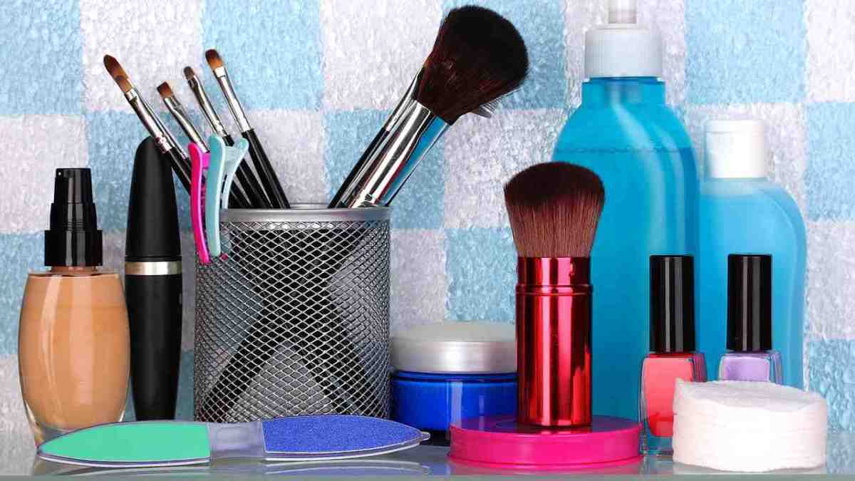 how to get free samples travel size items howcast the best how free travel samples