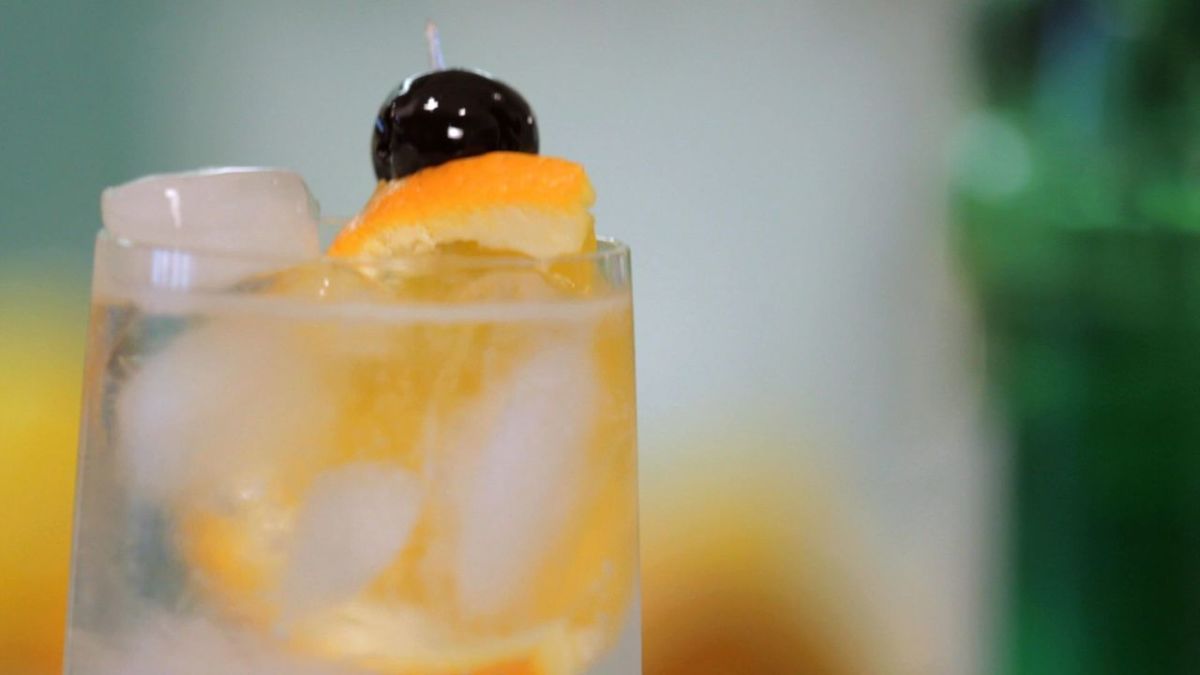 How to Make a Tom Collins aka Gin Fizz aka Silver Gin Fizz Howcast