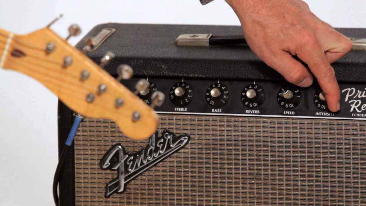 How to Use Amp Effects & Pedals in Country Guitar Howcast