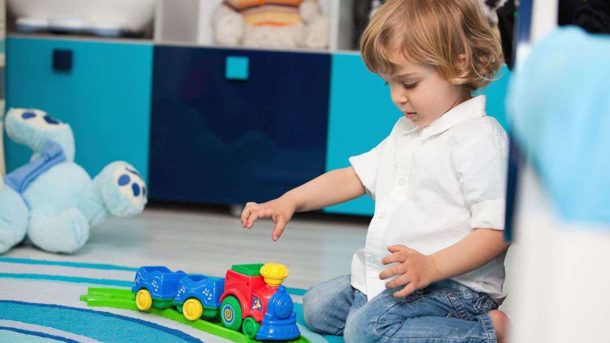 At What Age Should Toilet Training Begin? Howcast