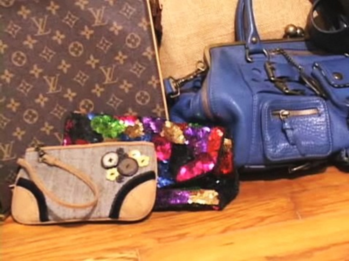 How To Choose The Best Handbag For Your Outfit Howcast How To Choose The Best Handbag For Your Outfit Howcast Videos