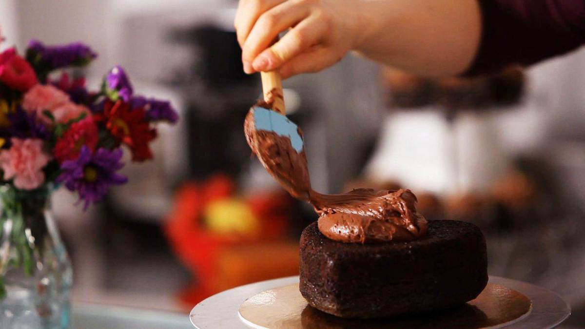 How To Decorate A Heart Shaped Cake Howcast