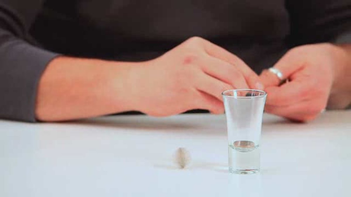 Techniques for the Drinking Game Quarters Howcast