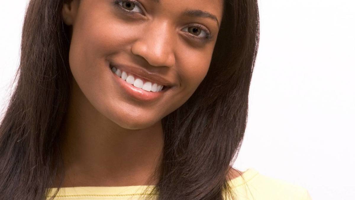Pros & Cons of a Sew-In Track Weave - Howcast Pros & Cons of a Sew-In Track Weave - Howcast