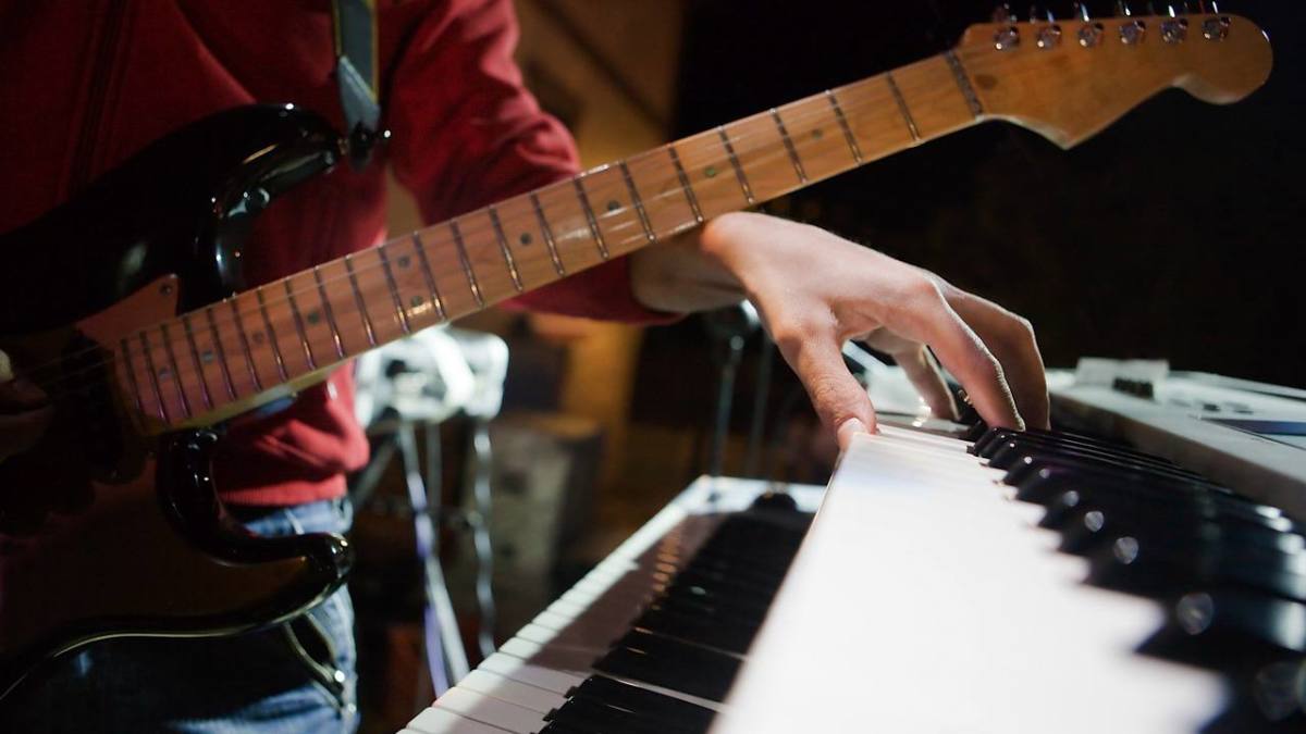 How to Play a Funk Bass Line Howcast