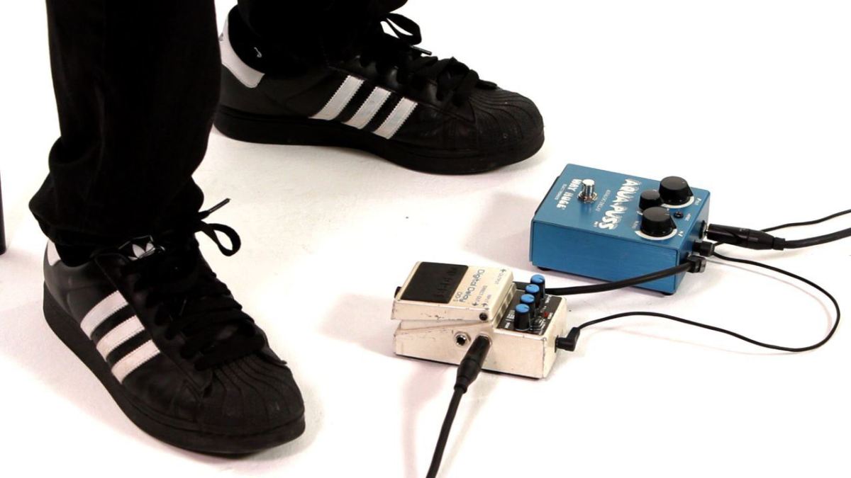 How to Create Different Delays using Guitar Delay Pedals Howcast