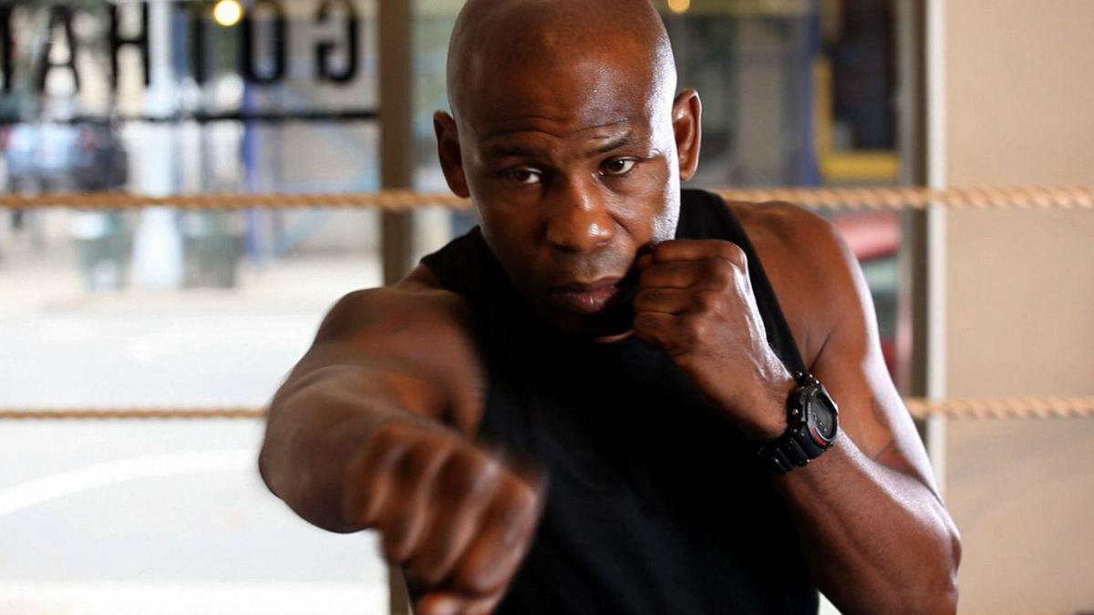 How to Throw a Right Cross & a Right Straight in Boxing Howcast