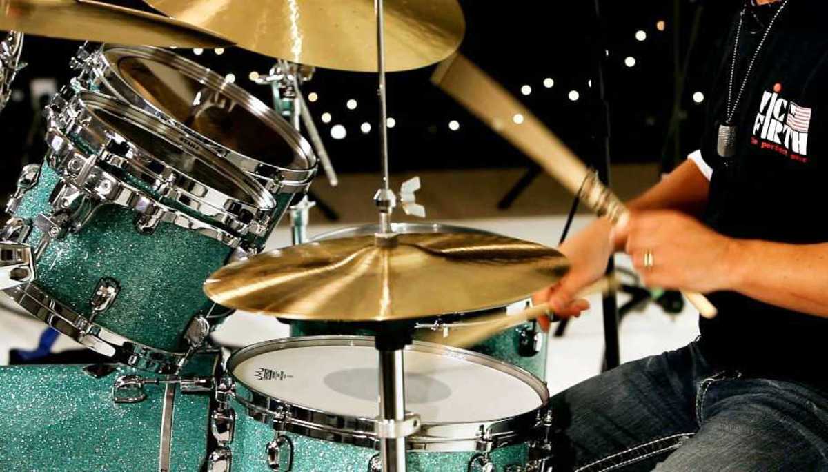 How to Play a Single Stroke Roll on the Drums Howcast