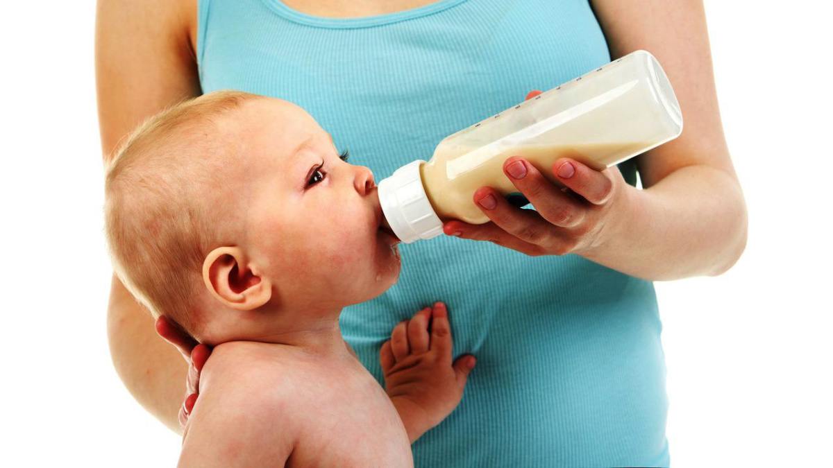 How Much Should a Newborn Baby Eat? - Howcast