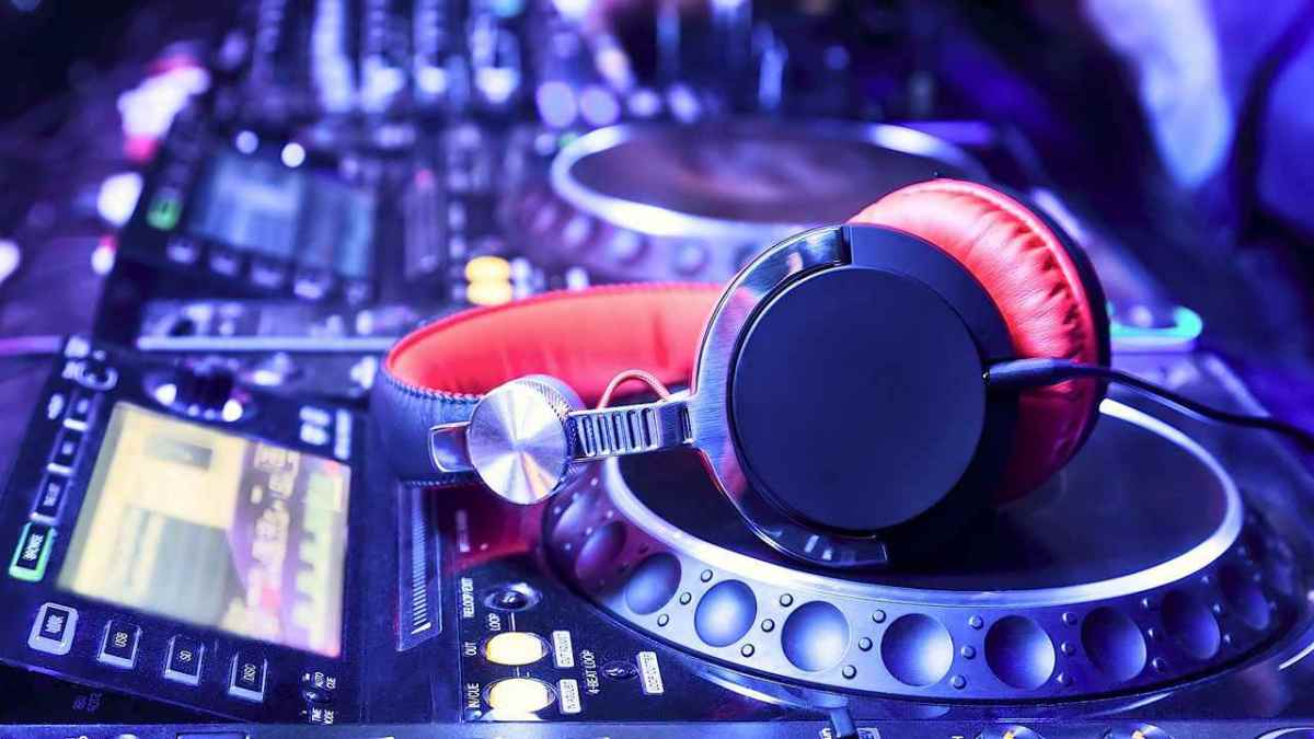 How to Pick a DJ Rig or Setup Howcast