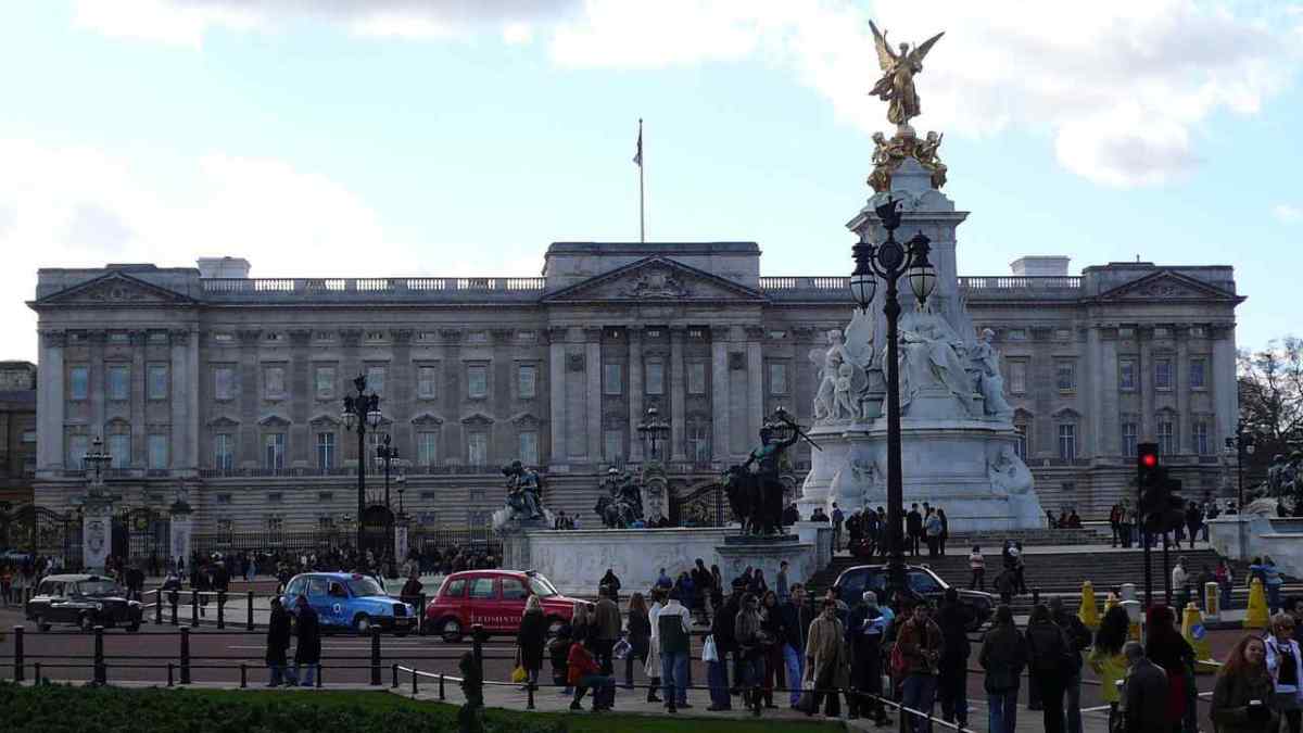 How to Do a British Accent Howcast