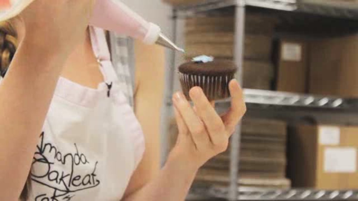 How to Make a Chrysanthemum Flower out of Frosting Howcast