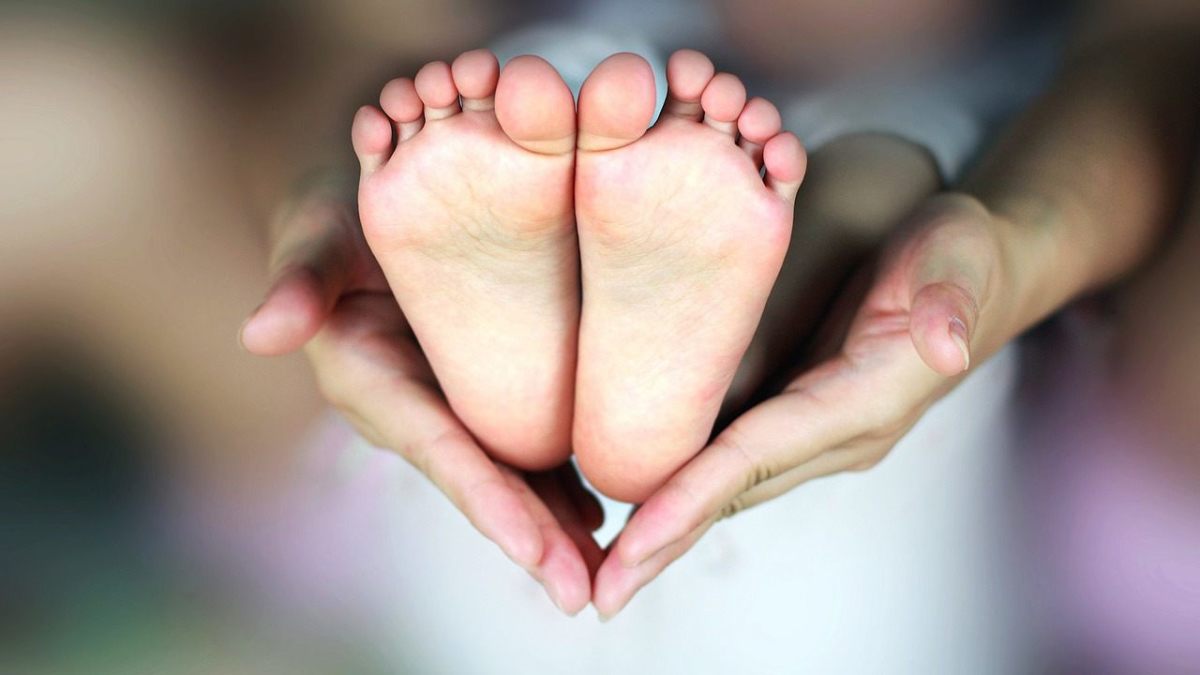 How To Put Garlic On Baby Feet
