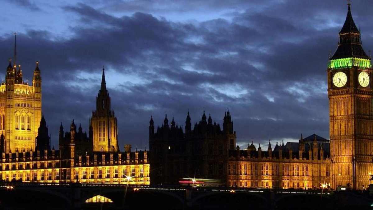 Visiting London's Palace of Westminster - Howcast