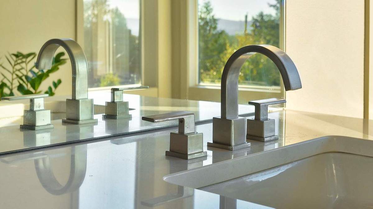 3 Tips on How to Buy New Plumbing Fixtures - Howcast